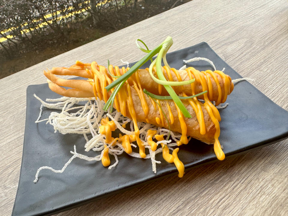 bei ing dimsum club - nacho cheese shrimp cone