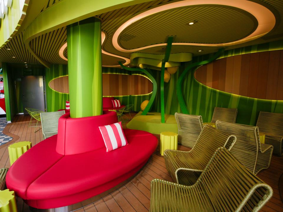 Lounge auf der Iicon of the Seas