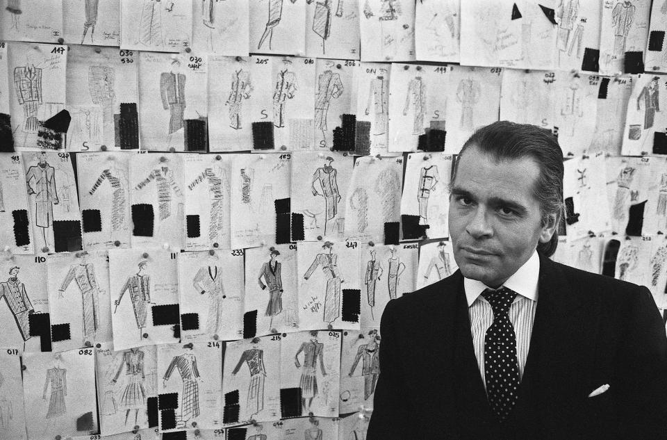 Karl Lagerfeld im Jahr 1983 im Chanel-Atelier. (Bild: Getty Images)