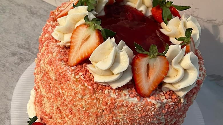 Strawberry cake with Yum Crumbs