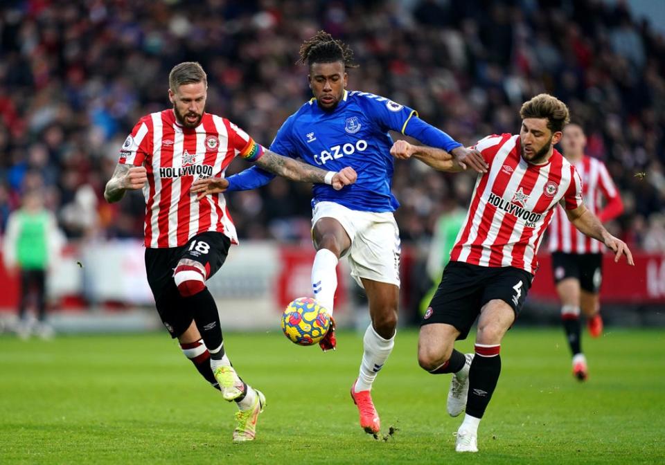 Everton's Alex Iwobi (centre) and Brentford's Pontus Jansson (left) and Charlie Goode battle for the ball (PA)