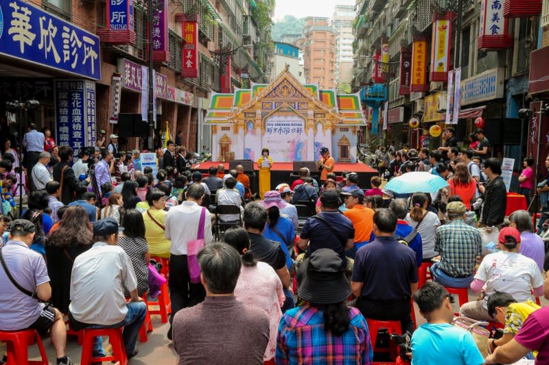 20160416-2016新北市潑水節.新住民過年，中和華新街封街.紓解思鄉情懷.（陳明仁攝）