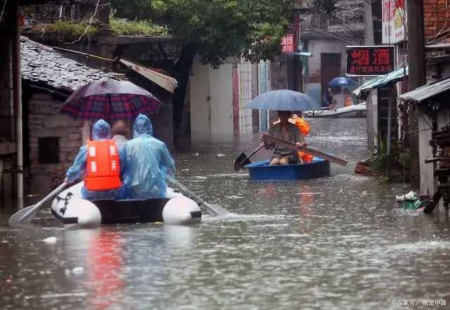 中國江西福建地區豪雨成災。（圖／翻攝自微博）