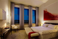 <p>The bedroom also features some amazing views of NY. </p>