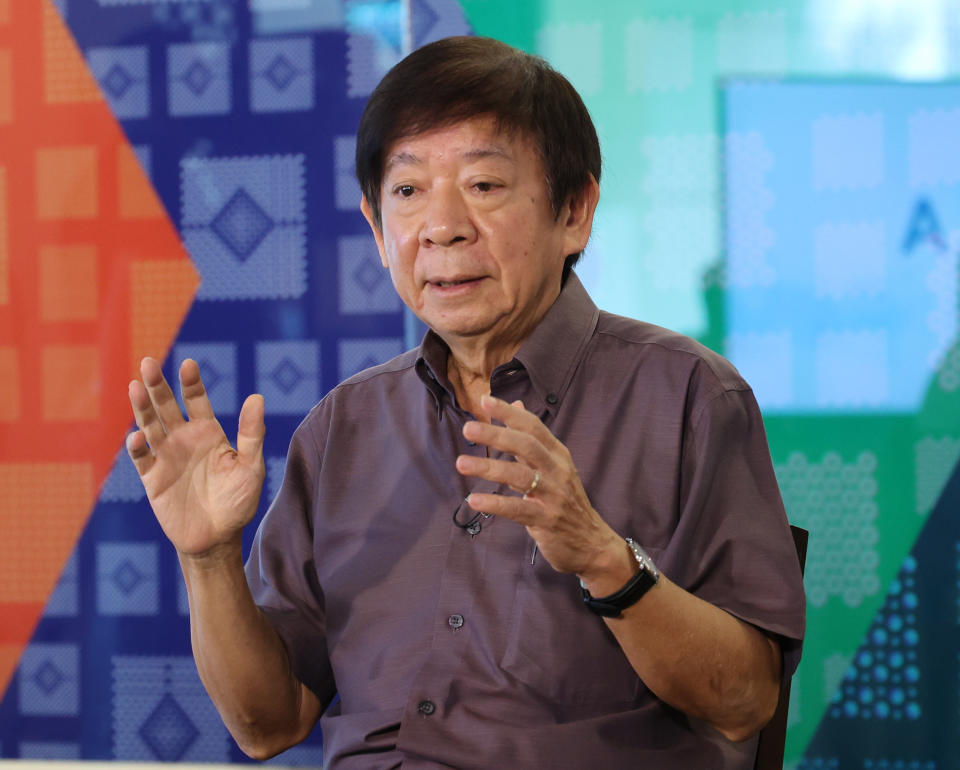 SPH Media Trust Chairman Khaw Boon Wan speaking at a media briefing on 27 January 2022. (PHOTO: Lianhe Zaobao)