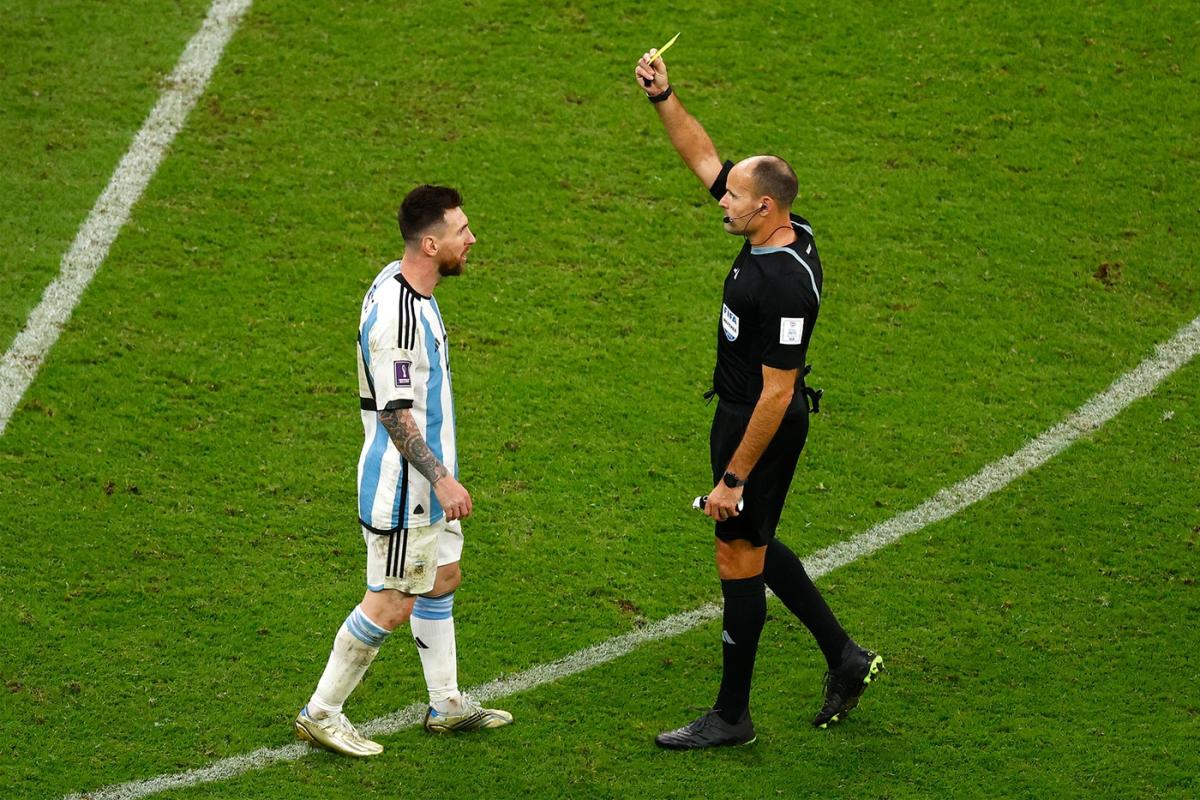 world-cup-2022-referee-antonio-lahoz-publicly-criticized-by-lionel