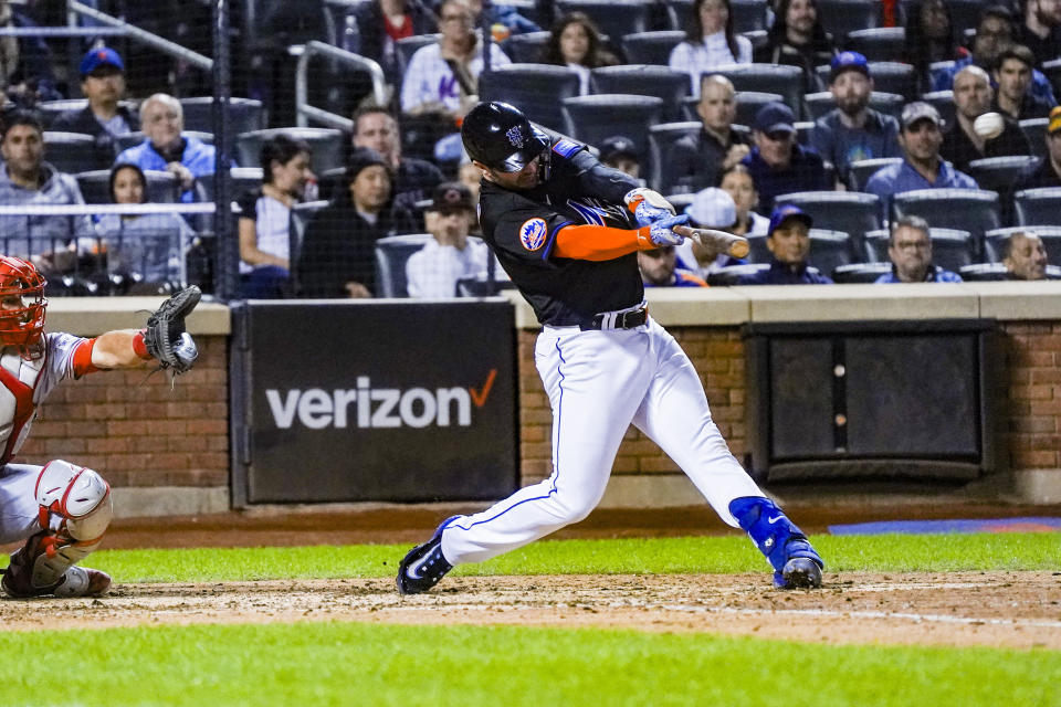 New York Mets' Pete Alonso hits a three-run home run during the seventh inning of a baseball game against the Cincinnati Reds, Friday, Sept. 15, 2023, in New York. (AP Photo/Bebeto Matthews)