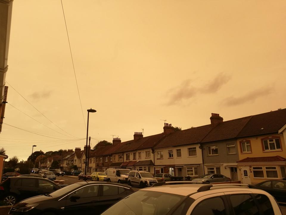 El cielo de Londres, de color amarillo