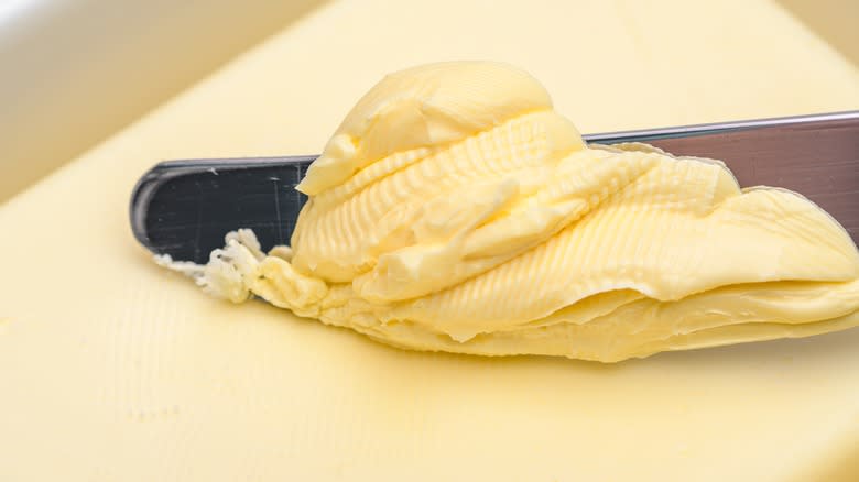 Knife spreading butter