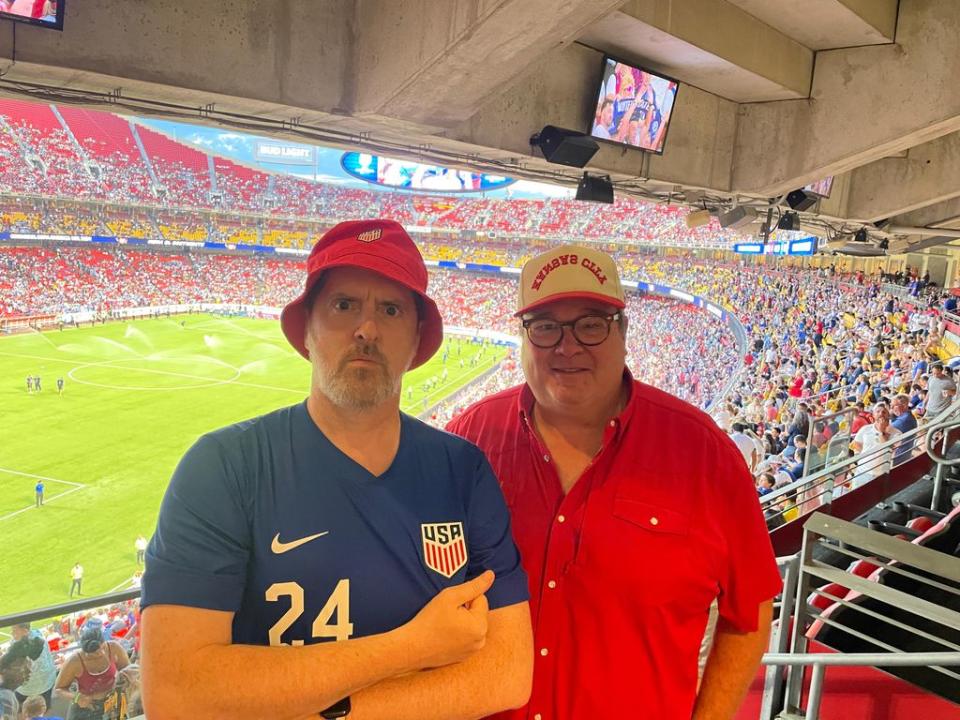 Brendan Hunt y Eric Stonestreet