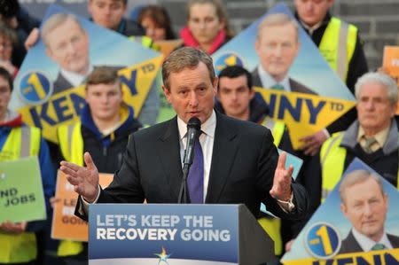 Irish Prime Minister Enda Kenny (C) speaks at a Fine Gael rally in his home constituency of Castlebar, Ireland February 20, 2016. REUTERS/Clodagh Kilcoyne