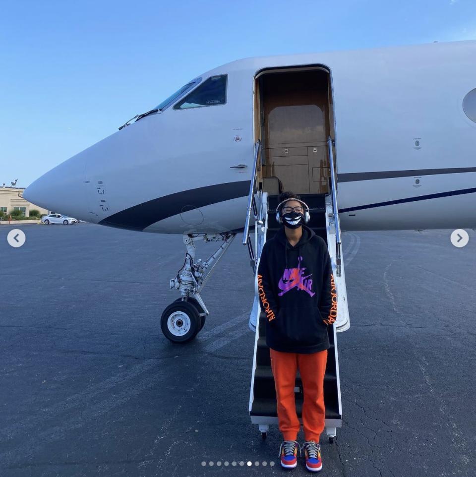 Naomi Osaka boards her private jet.