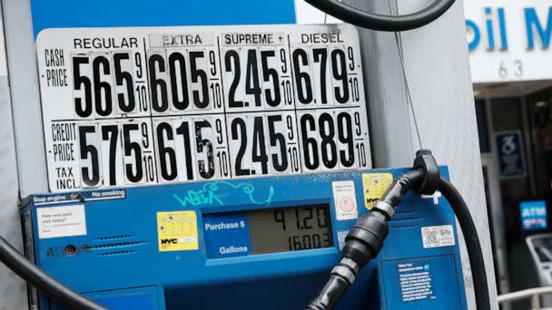 PHOTO: Gas prices are displayed at a Manhattan station, June 1, 2022, in New York City. (Spencer Platt/Getty Images)