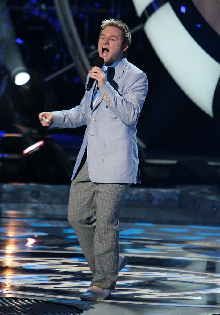 Blake Lewis performs as one of the top 9 contestants on the 6th season of American Idol.
