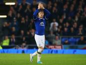 <p>Ross Barkley steht kurz vor einem Wechsel: Laut der BBC will der englische Spielmacher entweder zu ManUnited oder Tottenham. Everton verlangt 45 Millionen Euro für sein Eigengewächs, das seinen Vertrag bei den Toffees nicht verlängert will. (Getty Images)</p>