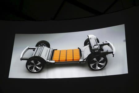 A video shows batteries on a car chassis during the unveiling of the Faraday Future FFZERO1 electric concept car at a news conference in Las Vegas, Nevada January 4, 2016. REUTERS/Steve Marcus