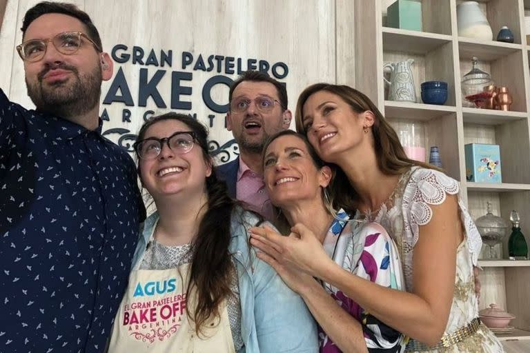 Agustina Fontela y el jurado de Bake Off Argentina