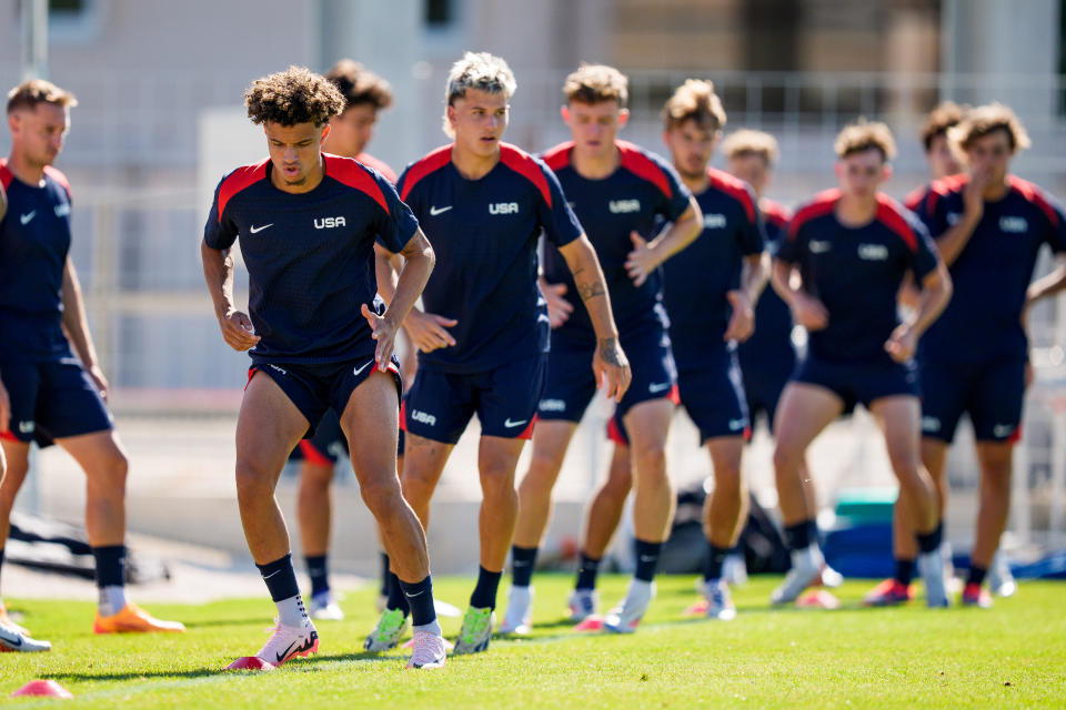 MARSEILLE, FRANKRIJK - 23 JULI: Kevin Paredes warmt op tijdens de USMNT U23-training op 23 juli 2024 in Marseille, Frankrijk.  (Foto door Andrea Vilchez/ISI/Getty Images)