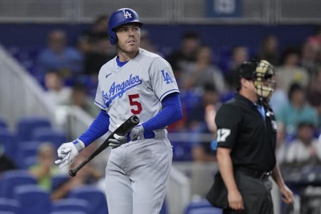 Bryan De La Cruz hits 2-run homer in 8th in Marlins' 6-3 victory