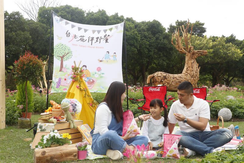 台北「花伴野餐」3/16登場 台北市觀傳局16日將在大安森林公園舉辦「2024花伴 野餐」活動，為響應無塑生活，除鼓勵民眾使用環保 餐具，也提供預先報名者兌換限量野餐墊，目前報名 已額滿。 （台北市觀傳局提供） 中央社記者陳昱婷傳真  113年3月6日 