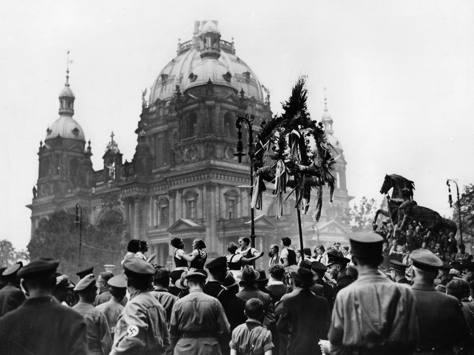 Young people dance in front of the Berlin Cathedral in October 1935.