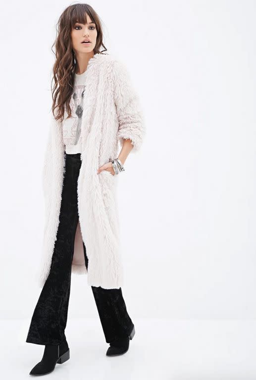 Gilet long en fausse fourrure Forever 21, forever21.com