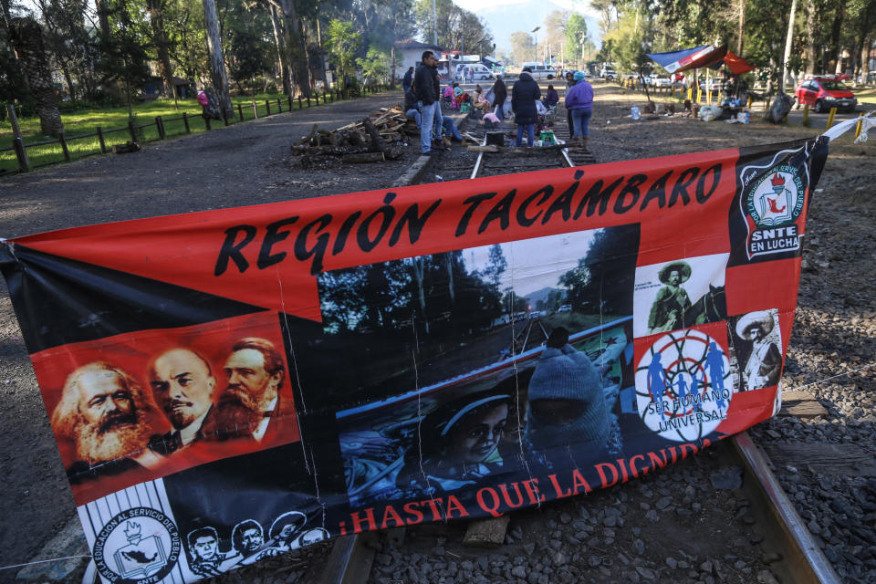 FOTOS | Caos económico en México por bloqueo de la CNTE a trenes en Michoacán