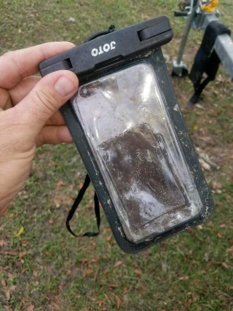 Waterproof pouch