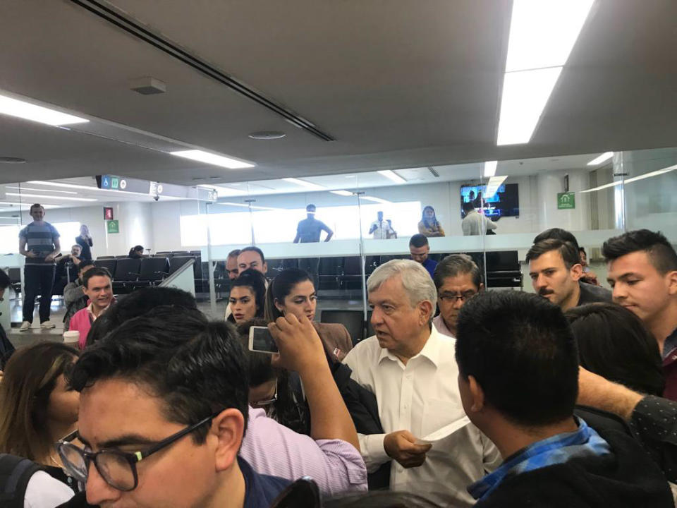 FOTOS | AMLO viaja e inaugura histórica Presidencia de la austeridad