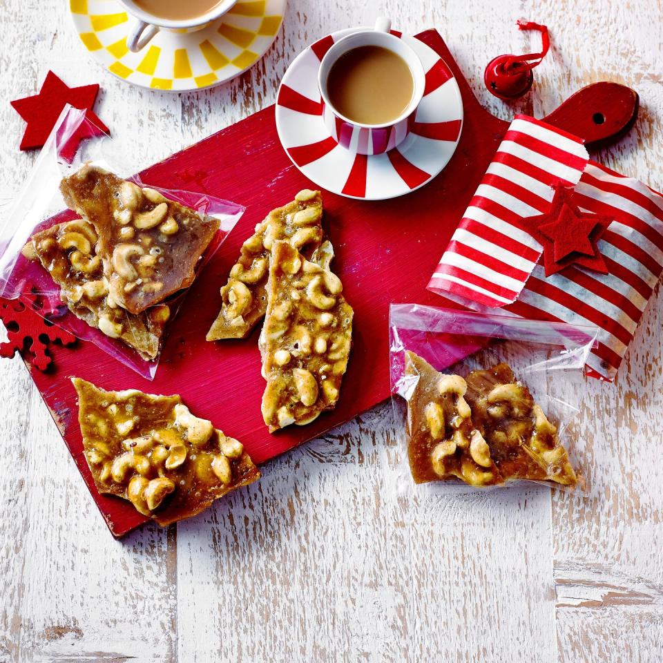 Spiced Cashew Brittle - Best homemade Christmas gifts 2022