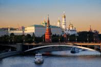 <p>Russland kämpft gleich mit mehreren Problemen: Die HIV- und Alkoholismus-Raten sind so hoch wie noch nie, Frauen bekommen keine Kinder und Männer sterben oft jung. 2007 wurde deshalb der “Tag der Befruchtung” eingeführt, an dem die Menschen frei bekommen, um Kinder zu zeugen. Wer neun Monate später austrägt, bekommt einen Kühlschrank. (Foto: ddp images) </p>