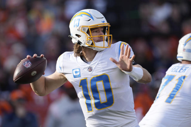 Los Angeles Chargers quarterback Justin Herbert (10) before an NFL football  game Sunday, Jan. 8, 2023, in Denver. (AP Photo/David Zalubowski Stock  Photo - Alamy