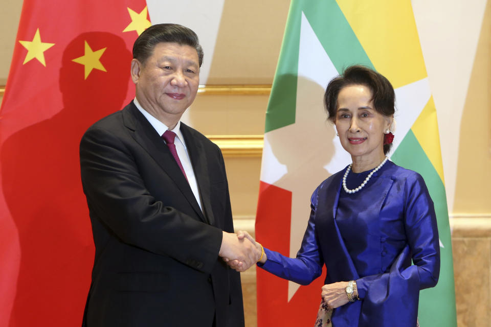 Myanmar's leader Aung San Suu Kyi, right, shakes hands with Chinese President Xi Jinping during their meeting at the Presidential Palace in Naypyitaw, Myanmar, Friday, Jan. 17, 2020. (AP Photo/Aung Shine Oo)