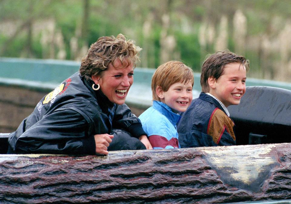 Princess Diana, Prince Harry (center) and Prince William (right) at Thorpe Park. (Photo: Julian Parker via Getty Images)