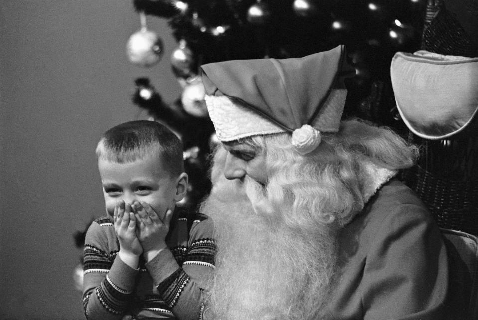 What it’s really like to be a mall Santa. (Photo: Getty Images)
