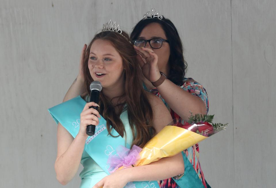 2018 Coshocton Hot Air Balloon Festival Queen Keirstan Hall places the crown upon the head of newly named 2022 Queen Hailey Tubbs Thursday.