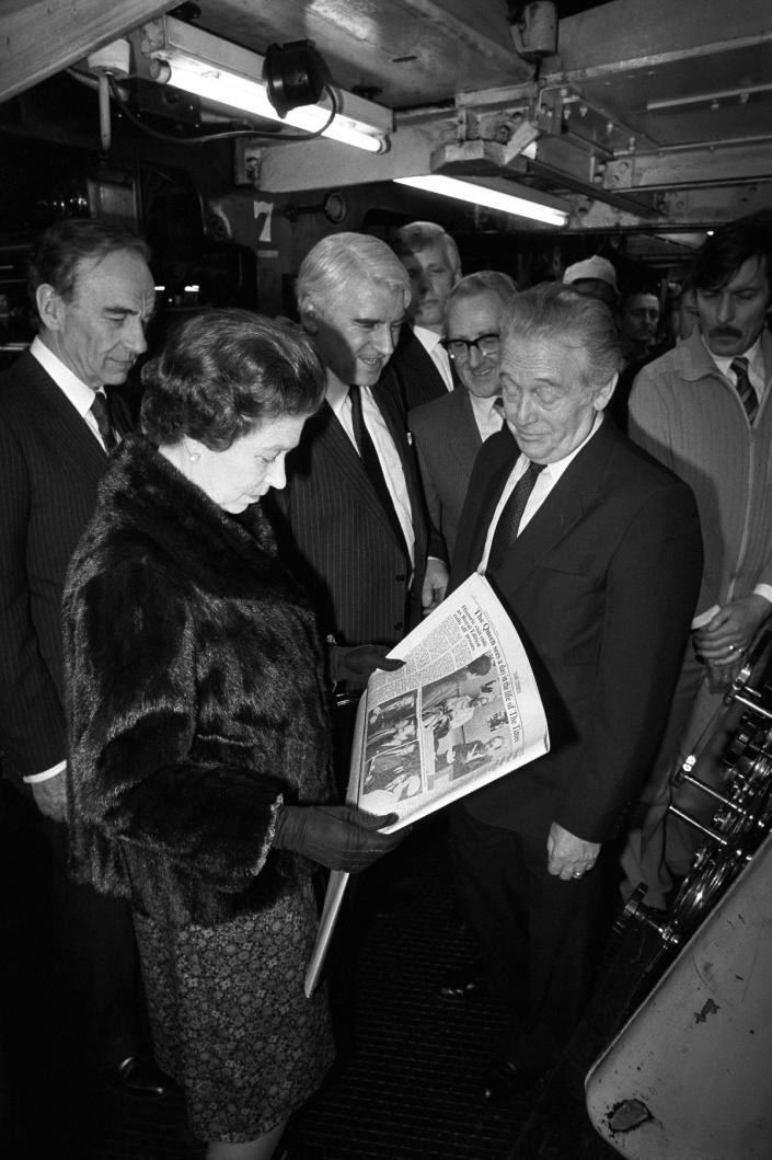 Queen Elizabeth II with proprietor Rupert Murdoch, left, at The Times newspaper building at Grays Inn Road, London (PA)