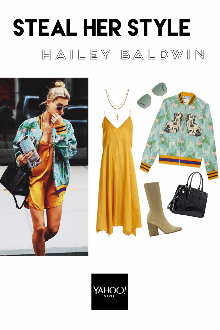 Hailey Baldwin Street Style (Bild: Getty Images; Collage via Polyvore; Bomberjacke mit Floral Print von Gucci rund 3000 EUR, Gelbes Slip Dress von Lemaire rund 400 EUR, Beige Ankle Boots von Yeezy rund 530 EUR, Faux Croco Ledertasche von La Diva Aria rund 90 EUR, Mehrgliedrige Kette mit Kreuz über Luvaj.com rund 76 EUR, Sonnenbrille von Ray-Ban rund 135 EUR)