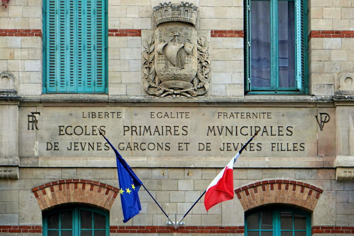 Fronton d'une école élémentaire parisienne (photo d'illustration).  - Credit:www.alamy.com / Alamy Stock Photo / Abaca