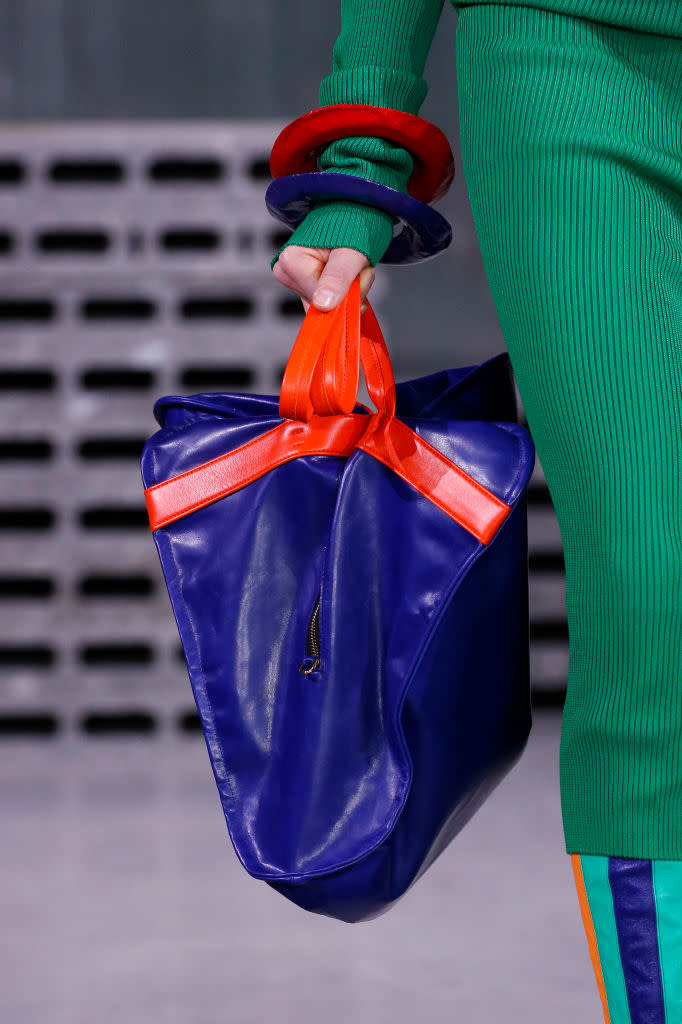 <p>A model carries an oversized blue-and-red tote bag from the Marni FW18 show. (Photo: Getty Images) </p>