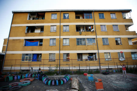 Children play within the Balderas condominium in Ethiopia's capital Addis Ababa, October 18, 2016. REUTERS/Tiksa Negeri