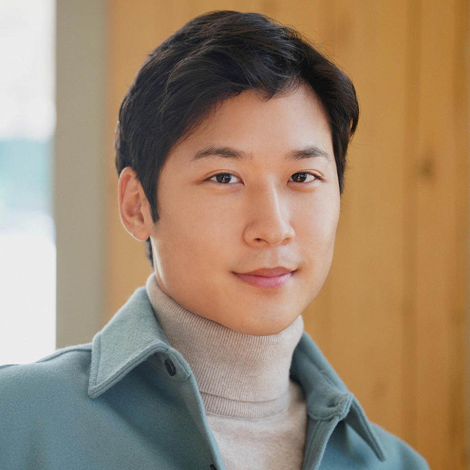 <p>Lee is a recent graduate from Harvard University where he received a B.A. in Computer Science. In college, Joshua was heavily involved in the dance and a cappella community and is delighted to be making his Broadway debut with KPOP. Outside of theater, he enjoys woodworking, piloting and camping.</p>