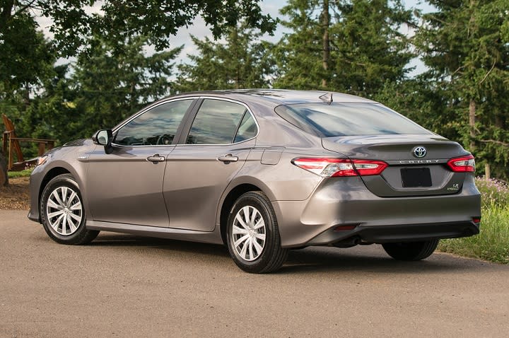 2018 Toyota Camry LE Hybrid rear quarter left photo