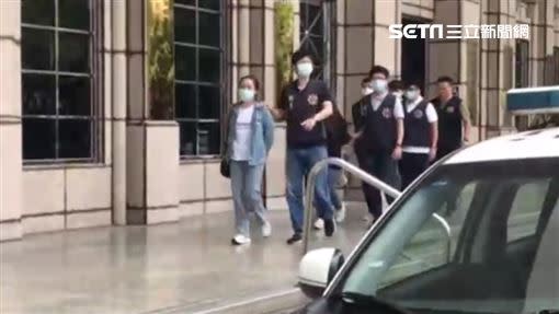 奕智博執行長潘玉玲被刑事局逮捕。（圖／翻攝畫面）