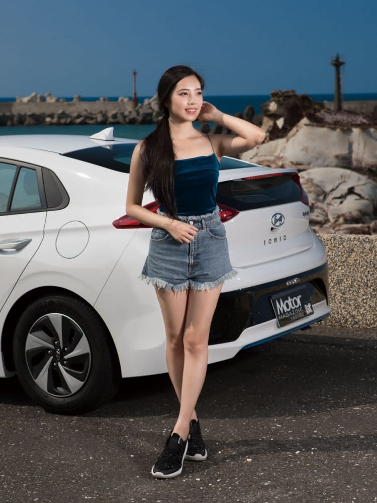 【Motor Babe】湛藍韓風來襲 Hyundai Ioniq Hybrid