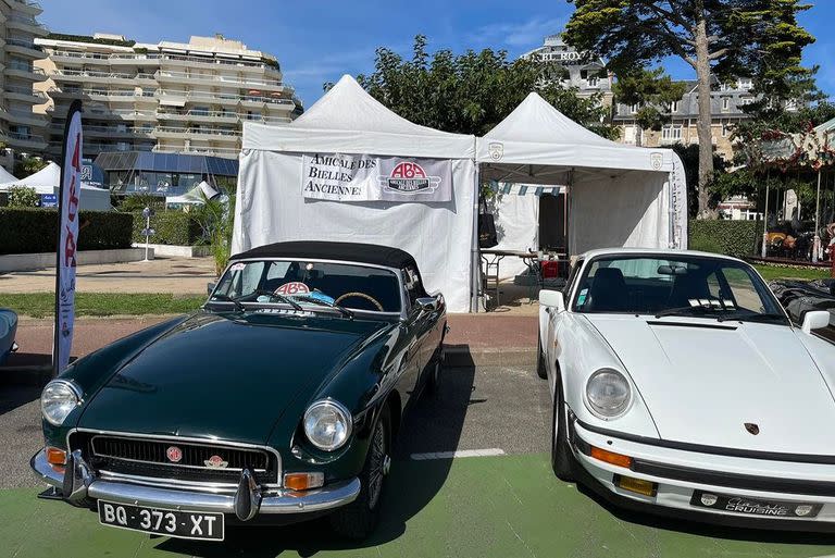 Los automóviles de lujo, en la costanera de La Baule-Escoublac