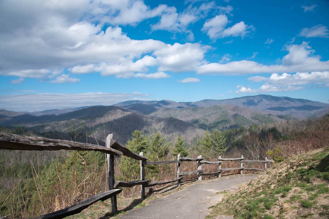 The Great Smoky Mountains National Park Ridge straddles the border between North Carolina and Tennessee.