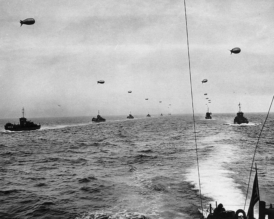 Gran convoy de lanchas de desembarco cruza el Canal de la Mancha el 6 de junio de 1944.