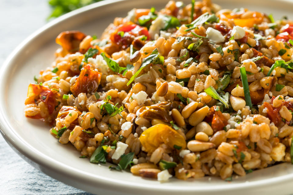 Farro makes a healthy alternative when you can't find rice. (Photo: bhofack2 via Getty Images)