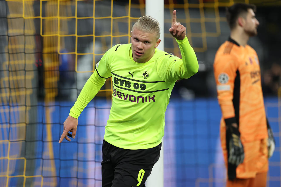 DORTMUND, GERMANY - DECEMBER 07: Erling Haaland of Borussia Dortmund celebrates his team&#39;s fifth goal during the UEFA Champions League group C match between Borussia Dortmund and Besiktas at Signal Iduna Park on December 07, 2021 in Dortmund, Germany. (Photo by Alex Grimm/Getty Images)